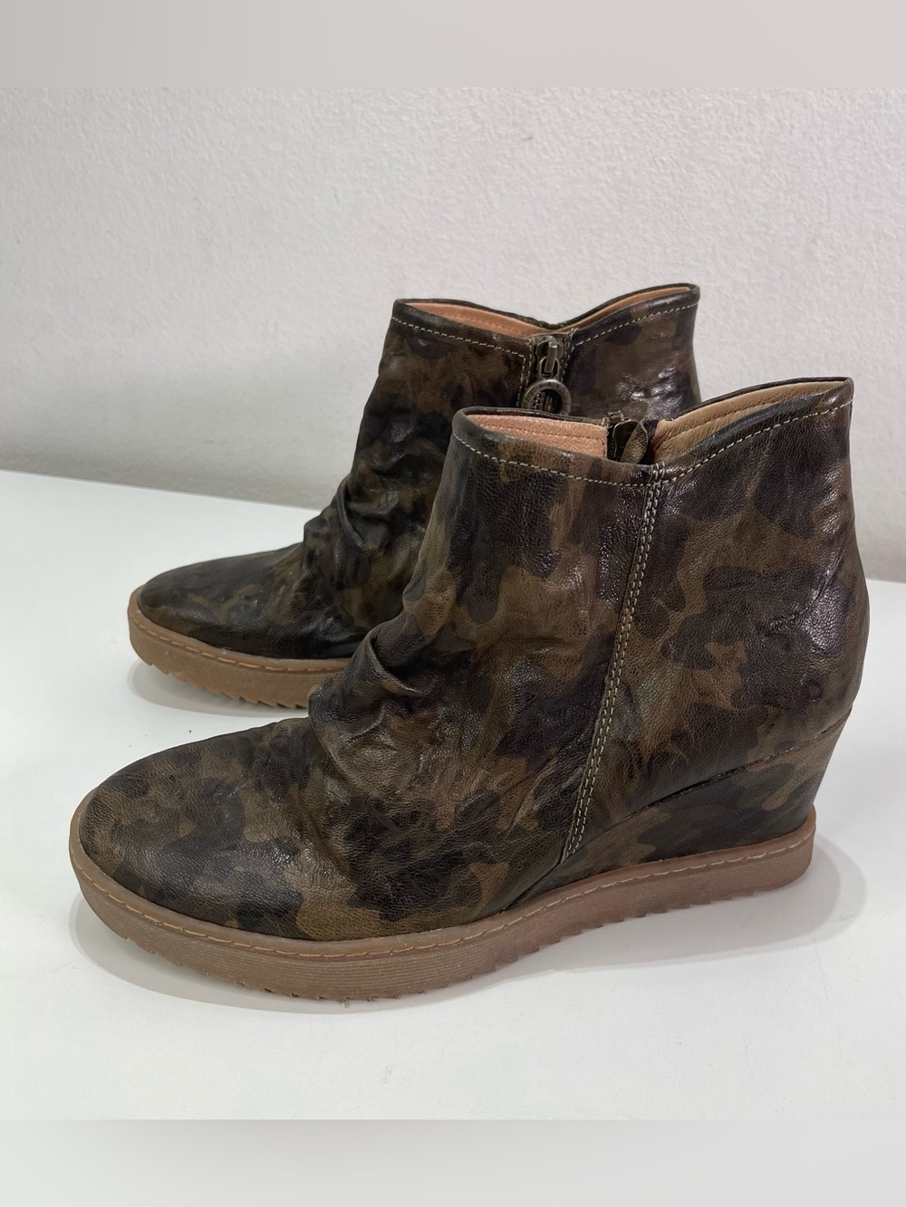 Sofft Wedge Camo Bootie Siri Waterproof Leather Women's 10 M Side Zip